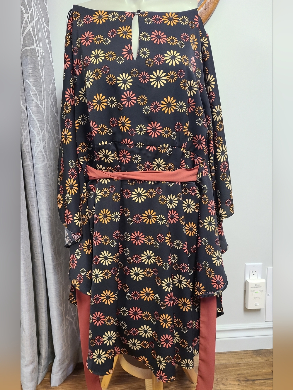 Smak Parlour Retro Vibe Midi Dress with Waist Sash - Picture 6 of 7